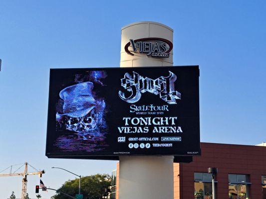 The event is using Yondr pouches, so this is my only photo