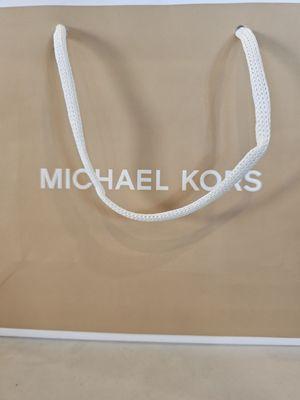 A michale kors shopping bag