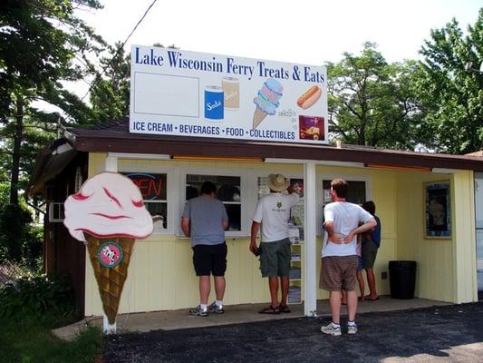 Ice cream stand on the Lodi side, 7/19/08