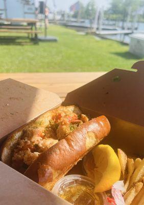 Illinois lobster roll -- very generous amount of buttery lobster on a perfectly toasted brioche bun. We will be back!