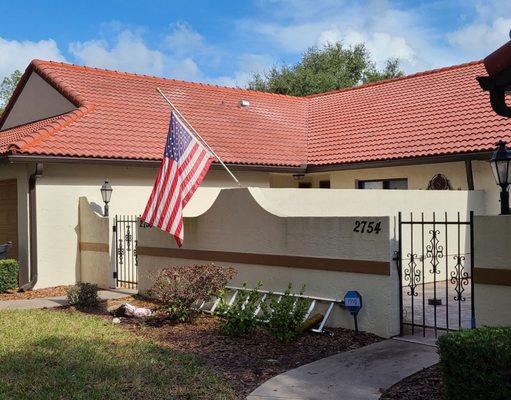My schnazzy new roof! Woot! Woot!