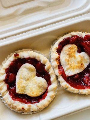 Delicious mini cherry pies, pure heaven!