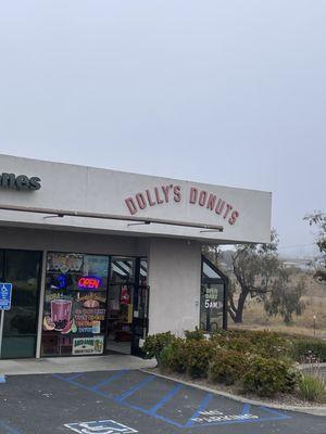 Dolly's Donuts