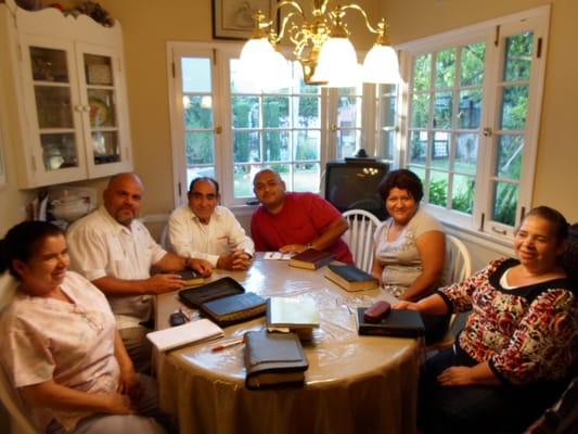 Estudio en Casa con Hermanos Pedro Aguilar, Eduardo, Liliana y Pastores Javier y Lidia Ayala