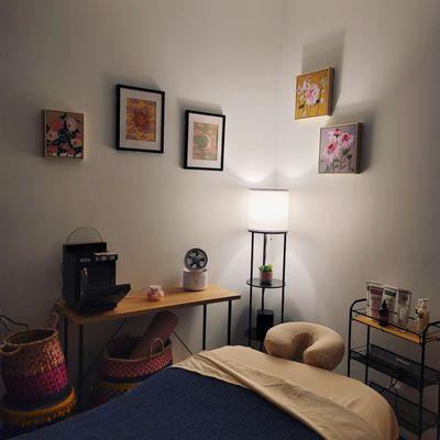 A therapeutic yet relaxing massage with a goal-oriented approach to relieving aches and pains while promoting a sense of calm and well being