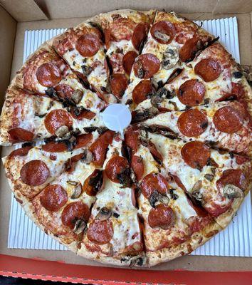 Pepperoni and Mushrooms 16" XL Pizza