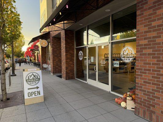 The storefront from Summit Parkway.