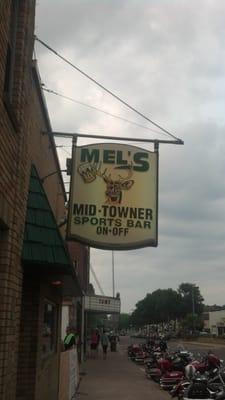 Mel's Midtowner