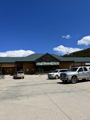 B & F Mountain Market