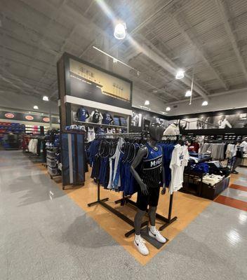 DICK'S Sporting Goods