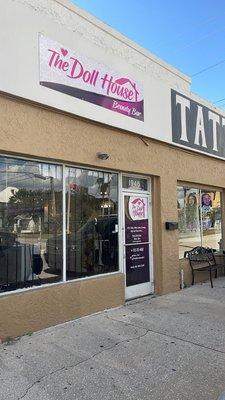 Full service beauty salon located in the popular down town Main Street area in Tampa.