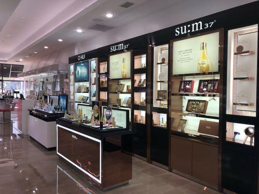 This Chinese cosmetics brand sold here also.