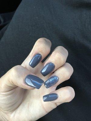 Le does a great job on nails.