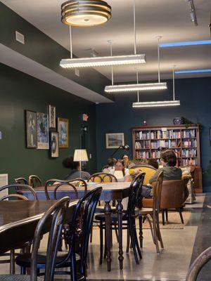 The green color walls and good use of lighting create a relaxing ambiance where you feel at home.