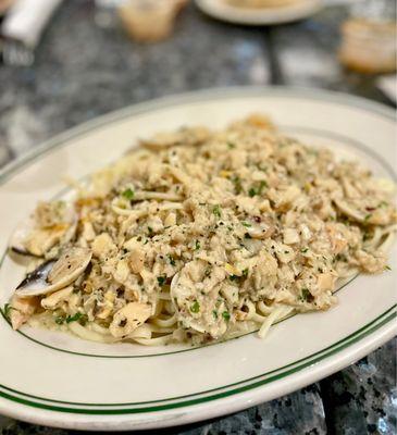 White or Red Clams with linguine