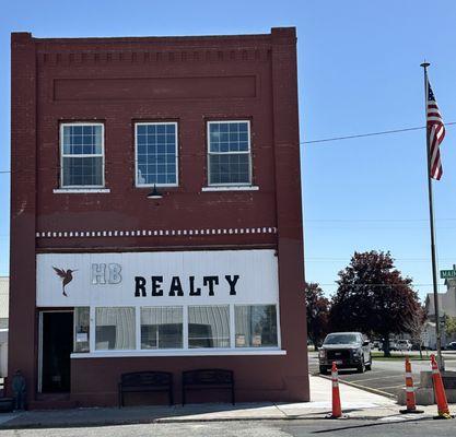 Jessica Sutherland - HB Realty