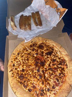 The bread sticks and pizza