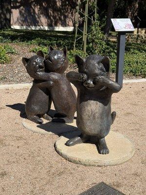 Kittens who may or may not have lost their mittens in some which way and are totally distraught over it.