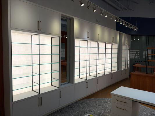 Custom Fabrication of Display Fixtures for High Quality Eyewear Retailer
