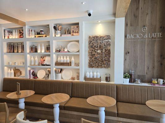 I love the art deco and the cones. it's really interesting.