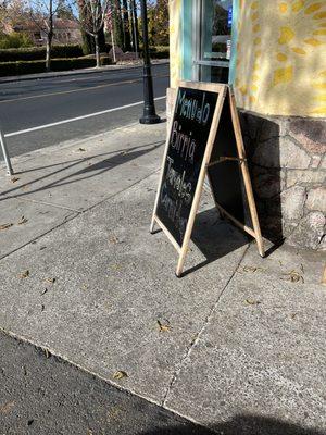 Tienda Y Panaderia Iniguez
