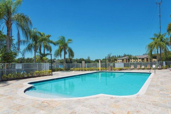 Walden Pond Villas Apartments in Miami