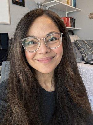 Fantastic root touch up and curly hair blowout by Deanna @mayssasbeautymark.