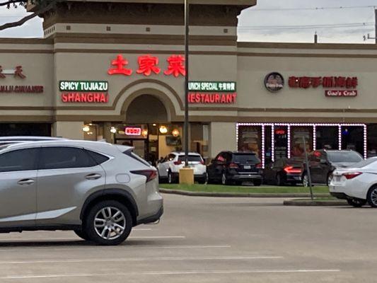 Old Shanghai Restaurant changed Chinese name again. It's been 9th changed since I first noticed.