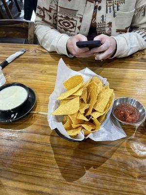 Chips & Salsa, Queso