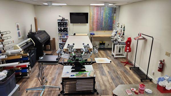 Settled in to our new 1,200 sq. ft. office space with workshop. All set up and ready to run your next project.