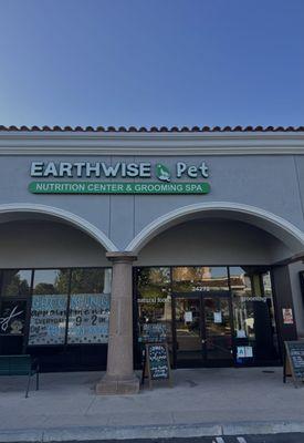 Earthwise Pet Nutrition & Grooming