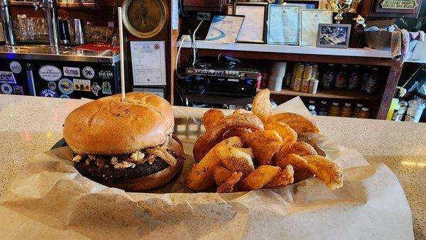 Manci's Antique Club