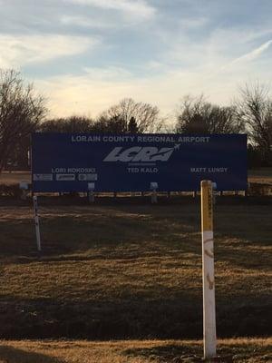 Lorain County Regional Airport (LPR)