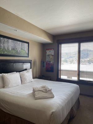 There's no better way to end the day than in a clean, cozy room that feels like a true retreat.