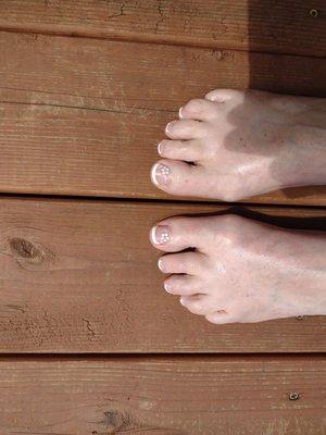 French manicure with lil flowers