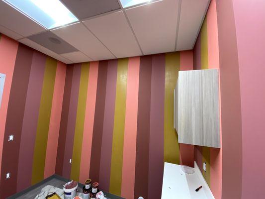 Golden Brush Painting & Deco