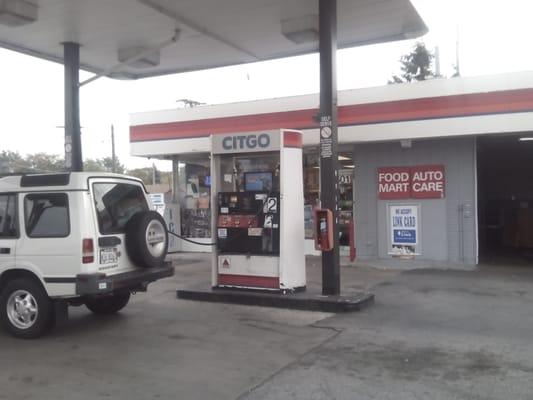 Mini mart and Garage, "Great Place"!