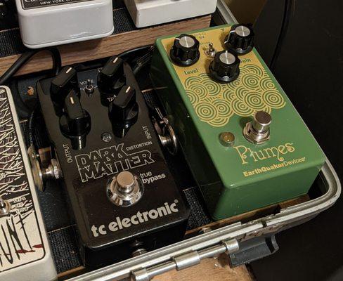 TC Dark Matter (for the second time) this weekend. Great responsive drive pedal. Giving it the old heave ho with Plumes is fun too. Grrrr