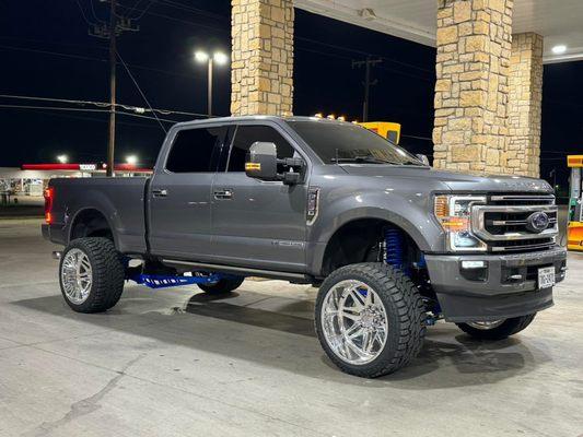 2022 F250 6" lift, 24x14 American Force Wheels, 35/14.50R24 Tires