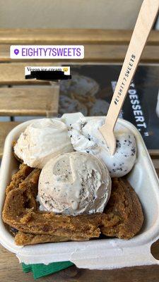 Atlanta Braves Grand Slam: Cookies and cream, buckhead mocha and caramel in a cookie bowl. Ice cream speaks for itself, no toppings needed!