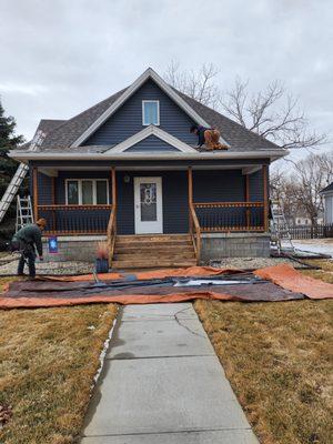 Dominant Contracting