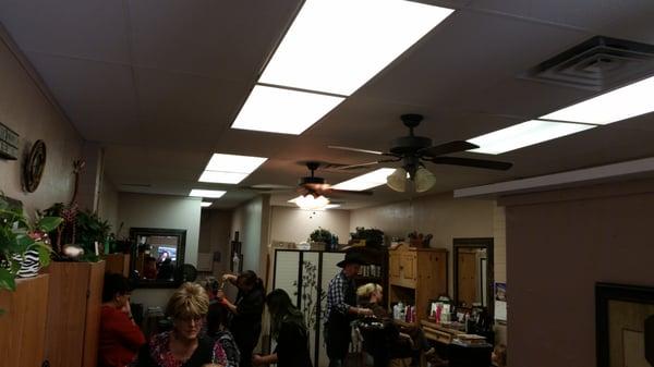 Lots of available salon tecs. Very happy and uplifting atmosphere.