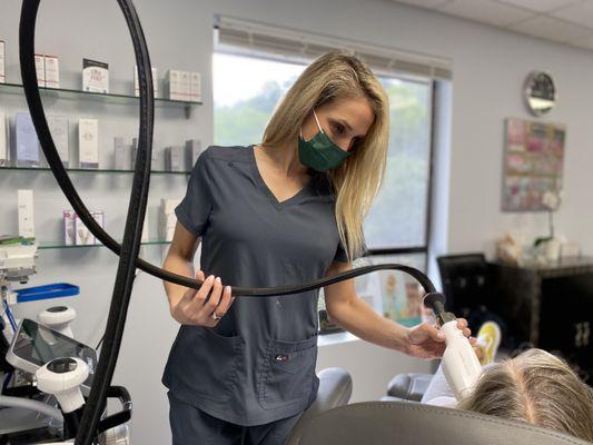 "Laura is a true artist"
-Andi, 26