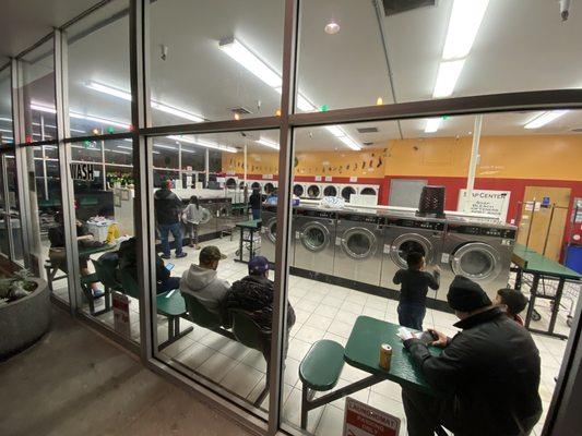 Sunday in Azteca Lavanderia