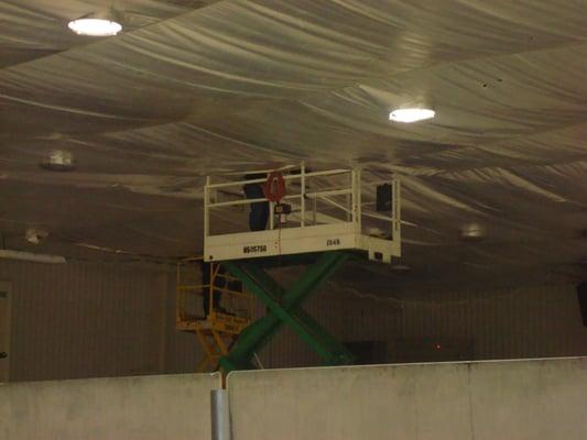 Removing 400 watt high bay fixture