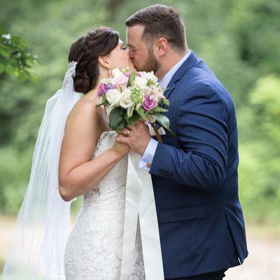 Wedding day is full of details! Let us help! We'll give you a prep guide and timeline to make sure no beauty detail is overlooked.