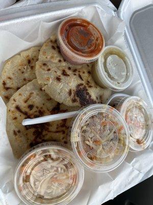 Pupusas (Queso) *Delicious!!