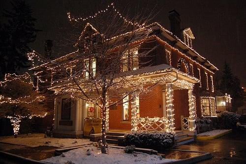 Koenig Alumni Center decorated in Winter
