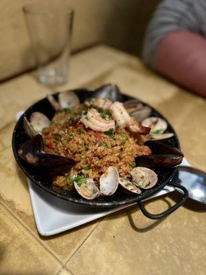 Seafood paella