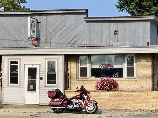 Tiny’s A Neighborhood Sports Tavern